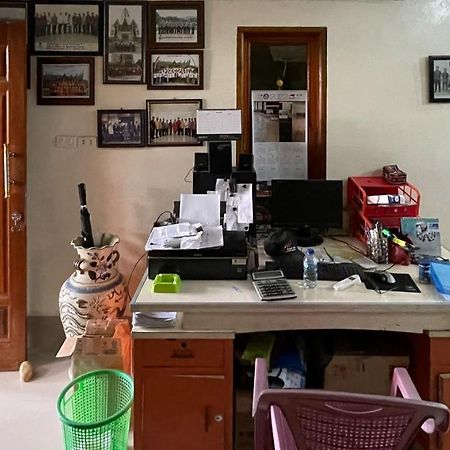 Valencia Homestay Redpartner Parapat Exteriör bild
