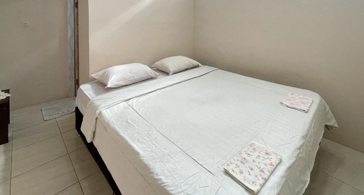 Valencia Homestay Redpartner Parapat Exteriör bild