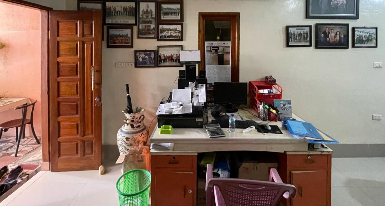 Valencia Homestay Redpartner Parapat Exteriör bild