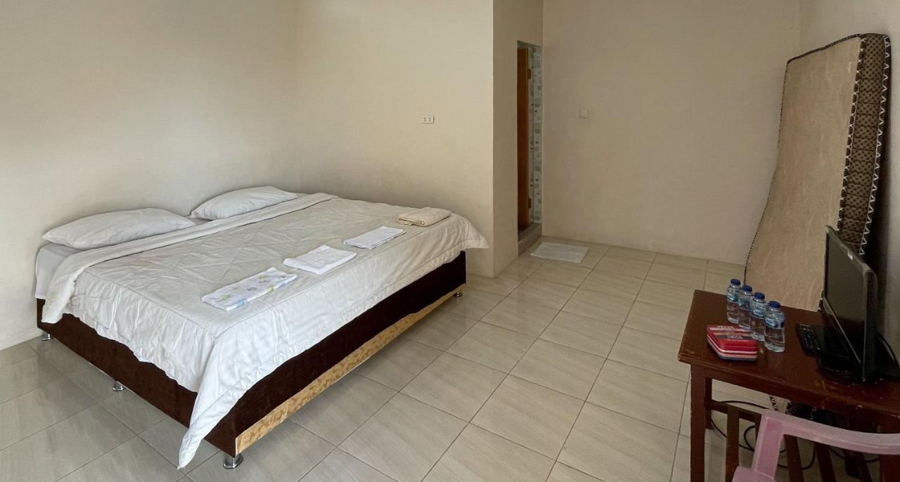 Valencia Homestay Redpartner Parapat Exteriör bild