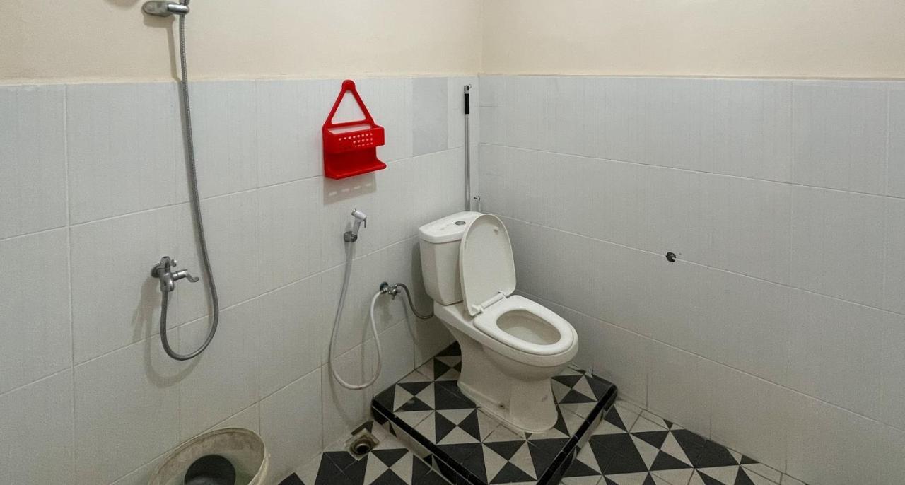 Valencia Homestay Redpartner Parapat Exteriör bild